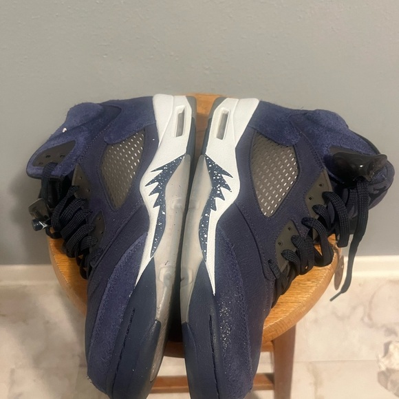 Jordan Navy and White Athletic Shoes Retro 5 SE Midnight Georgetown - Picture 4 of 9